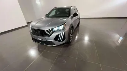 Grigio metallizzato Usata 2025 Peugeot 2008 Allure SUV | 21.800 € (Buon prezzo)