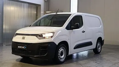 Usata Fiat Doblò 131 CV (96 kW) 2023 Bianco Monovolume
