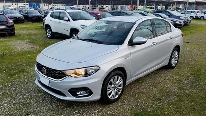Grigio Usata 2016 Fiat Tipo Opening Edition Tre volumi | 8500 € (Cara)
