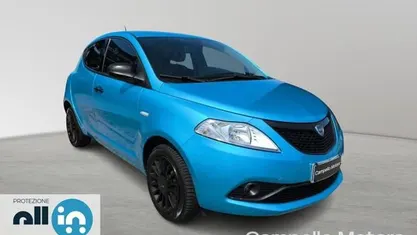 Begagnad Lancia Ypsilon Gold 69 HK (50 kW) 2021 Blå Halvkombi