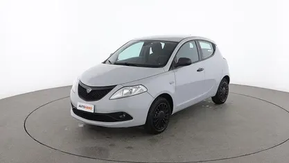 Usata Lancia Ypsilon 70 CV (51 kW) 2020 Grigio Utilitaria