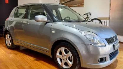 Usata Suzuki Swift GLX 69 CV (50 kW) 2006 Grigio scuro Utilitaria