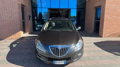 Usata Lancia Delta 150 CV (110 kW) 2009 Grigio Utilitaria