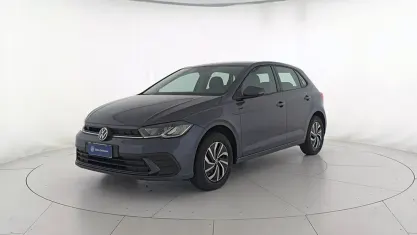 Usata VW Polo Life 80 CV (58 kW) 2024 5w smoky grey metallizzato Utilitaria