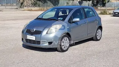 Usata Toyota Yaris 69 CV (50 kW) 2007 Grigio Utilitaria