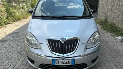 Usata Lancia Musa 77 CV (56 kW) 2009 Argento Monovolume
