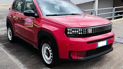 Usata Fiat Grande Panda Red 97 kW (132 CV) 2025 Rosso Utilitaria