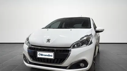Usata Peugeot 208 Signature Sky 83 CV (61 kW) 2019 Alpine white Utilitaria