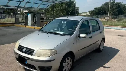 Usata Fiat Punto Dynamic 69 CV (50 kW) 2004 Argento Utilitaria