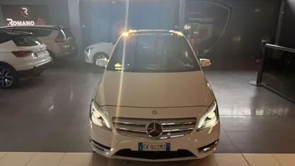 Usata Mercedes B180 Premium 109 CV (80 kW) 2012 Bianco Monovolume