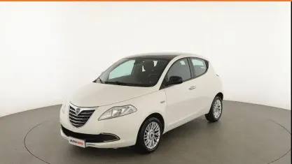Usata Lancia Ypsilon Gold 70 CV (51 kW) 2015 Bianco Utilitaria