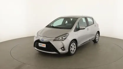 Usata Toyota Yaris Active 101 CV (74 kW) 2017 Grigio
