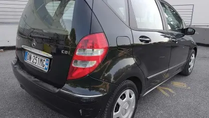 Usata Mercedes A180 Avantgarde 109 CV (80 kW) 2008 Nero Berlina