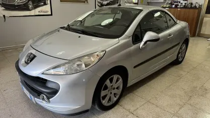 Usata Peugeot 207 CC 110 CV (80 kW) 2007 Grigio Cabrio