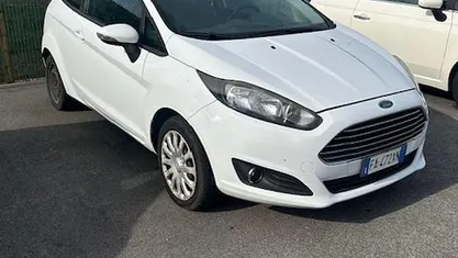 Usata Ford Fiesta 75 CV (55 kW) 2015 Bianco Utilitaria