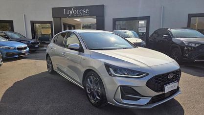 Usado Ford Focus ST-Line 120 CV (88 kW) 2025 Plateado Berlina
