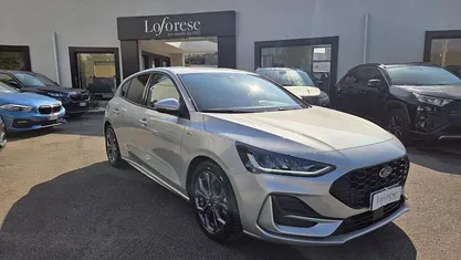 Begagnad Ford Focus ST-Line 120 HK (88 kW) 2025 Silver Sedan