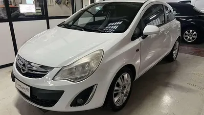 Usata Opel Corsa Club 65 CV (47 kW) 2010 Bianco Utilitaria