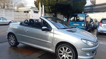 Usata Peugeot 206 CC 109 CV (80 kW) 2004 Grigio Cabrio