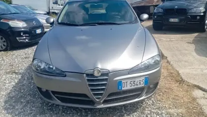 Usata Alfa Romeo 147 120 CV (88 kW) 2008 Grigio Utilitaria
