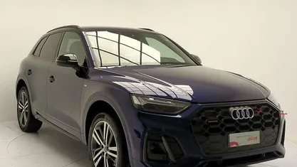 Blu navarra metallizzato Usata 2024 Audi Q5 Ambiente SUV | 49.900 € (Buon prezzo)