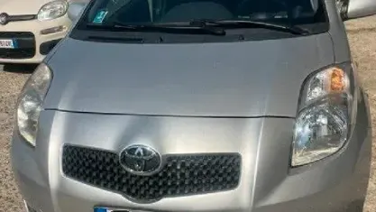 Usata Toyota Yaris Sol 69 CV (50 kW) 2008 Grigio Utilitaria