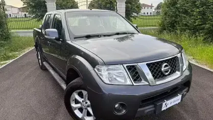Usata Nissan Navara 190 CV (139 kW) 2015 Grigio Pick-up
