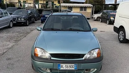 Usata Ford Fiesta 75 CV (55 kW) 2000 Blu Berlina