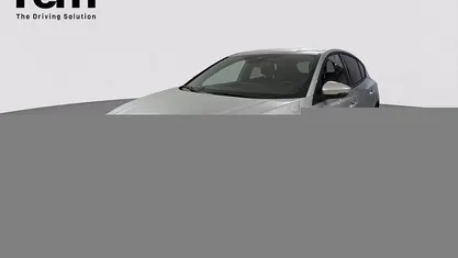 Moondust silver Usata 2024 Ford Focus ST-Line Tre volumi | 19.780 € (Buon prezzo)