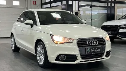 Bianco Usata 2013 Audi A1 Sportback Ambition Due volumi | 11.900 € (Buon prezzo)