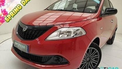 Käytetty Lancia Ypsilon Silver 70 HP (51 kW) 2024 Punainen Viistoperä