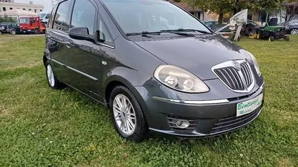 Usata Lancia Musa Gold 95 CV (69 kW) 2011 Grigio Monovolume
