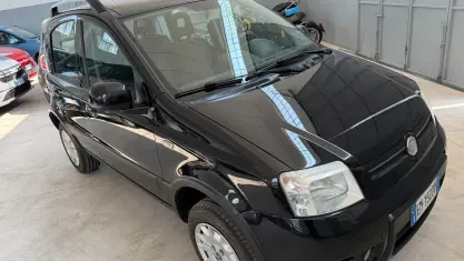 Usata Fiat Panda 4x4 Climbing 75 CV (55 kW) 2012 Nero Utilitaria