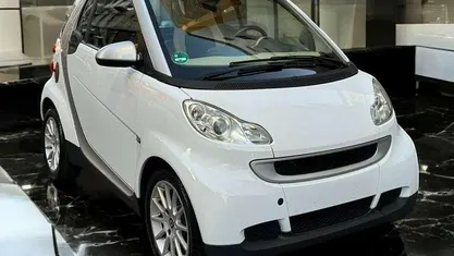 Bianco Usata 2011 Smart ForTwo Coupé Passion Due volumi | 6600 € (Buon prezzo)