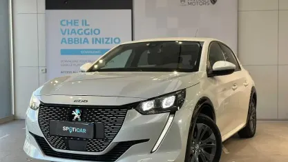 Usata Peugeot e-208 Allure 56 kW (77 CV) 2021 Bianco Utilitaria