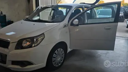 Usata Chevrolet Aveo 69 CV (50 kW) 2012 Bianco Berlina