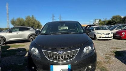 Usata Lancia Ypsilon Gold 70 CV (51 kW) 2023 Nero Utilitaria