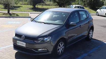 Gray Usata 2015 VW Polo Tre volumi | 8290 € (Buon prezzo)