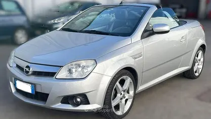 Usata Opel Tigra Sport 90 CV (66 kW) 2007 Cabrio