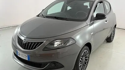 Grigio Usata 2024 Lancia Ypsilon S Due volumi | 13.400 € (Buon prezzo)
