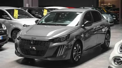 Usata Peugeot 208 Allure 101 CV (74 kW) 2025 Grigio Utilitaria