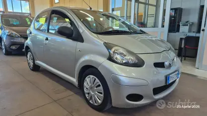 Usata Toyota Aygo Sol 68 CV (50 kW) 2010 Grigio Utilitaria