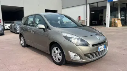 Usata Renault Scénic Dynamique 110 CV (80 kW) 2011 Giallo Monovolume