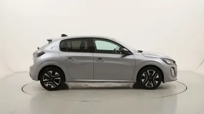 Usata Peugeot 208 Allure 101 CV (74 kW) 2025 Grigiogrigio Utilitaria