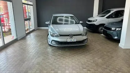 Usata VW Golf VIII Life 150 CV (110 kW) 2020 Grigio Berlina