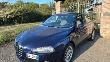 Usata Alfa Romeo 147 120 CV (88 kW) 2005 Blu Utilitaria
