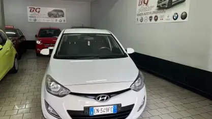 Usata Hyundai i20 90 CV (66 kW) 2012 Bianco Utilitaria