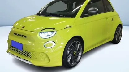 Verde pastello Usata 2023 Abarth 500e Turismo Due volumi | 28.000 € (Ottimo prezzo)