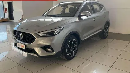 Usata MG ZS Luxury 111 CV (81 kW) 2024 Argento SUV