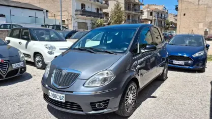 Usata Lancia Musa Gold 95 CV (69 kW) 2010 Grigio Monovolume